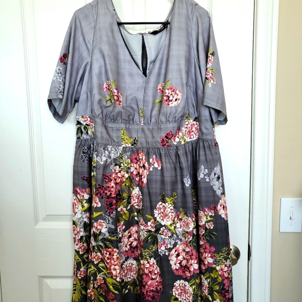 Eshakti Gray Hydrangea Dress